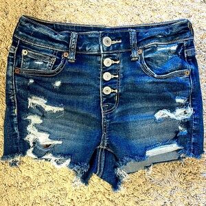Woman’s American Eagle shorts